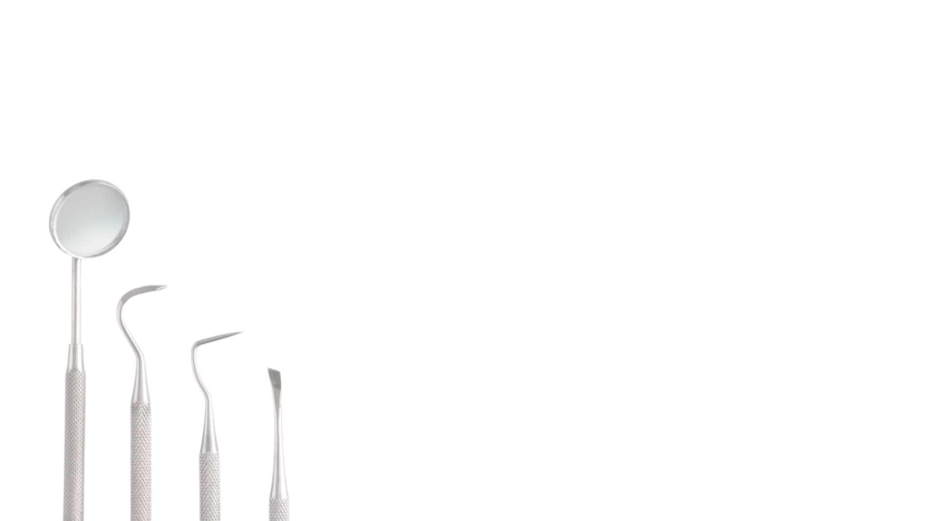 Plano de fundo branco com 4 ferramentas de dentistas no canto inferior esquerdo